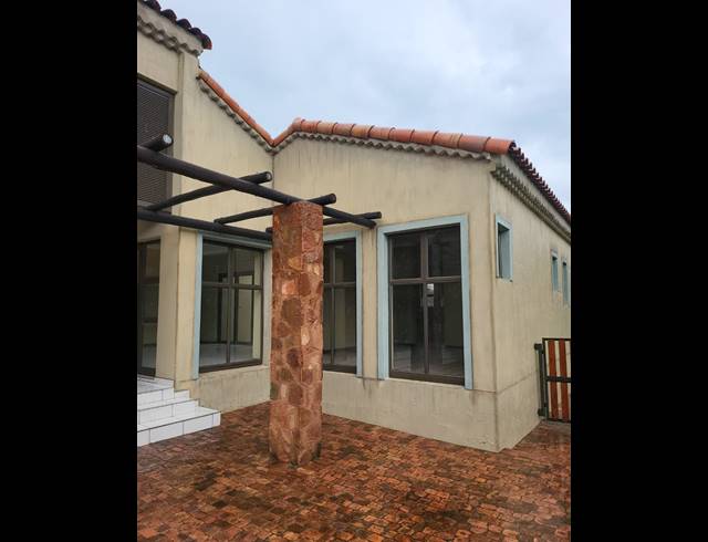 4 BEDROOM HOUSE FOR SALE IN ESTATE D' AFRIQUE